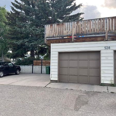 Cozy Basement Suite-溫馨小屋 Designated Parking YYC 외부 사진