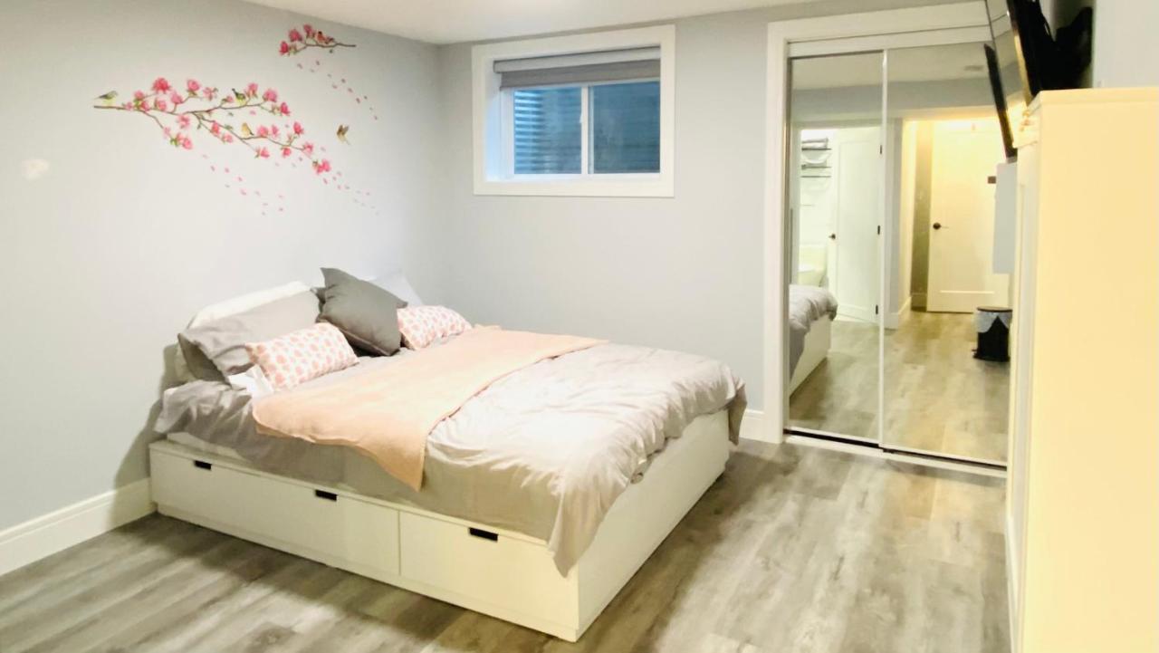 Cozy Basement Suite-溫馨小屋 Designated Parking YYC 외부 사진