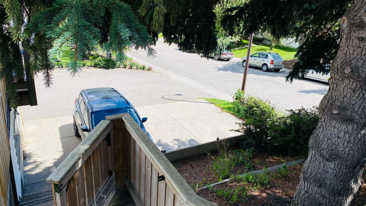 Cozy Basement Suite-溫馨小屋 Designated Parking YYC 외부 사진