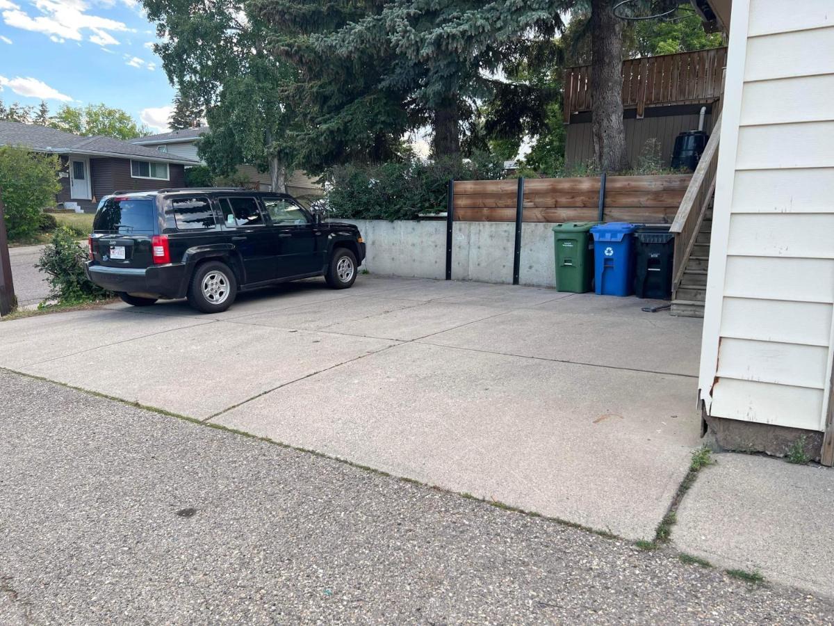 Cozy Basement Suite-溫馨小屋 Designated Parking YYC 외부 사진