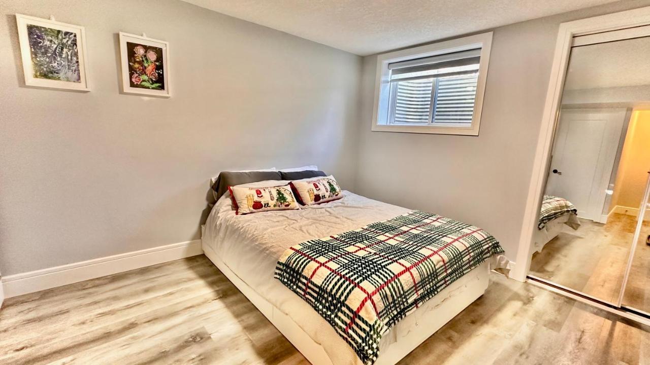 Cozy Basement Suite-溫馨小屋 Designated Parking YYC 외부 사진